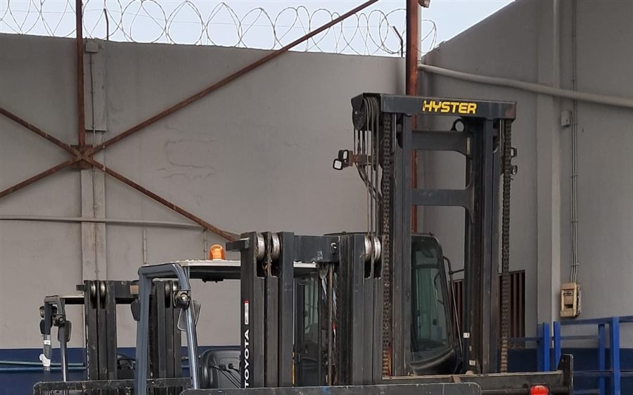 Armazenagem e máquinas de descarga e carregamento de contentores e mercadorias