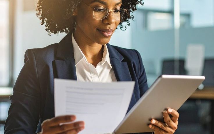 Documentos e processos de tradução e codificação de faturas